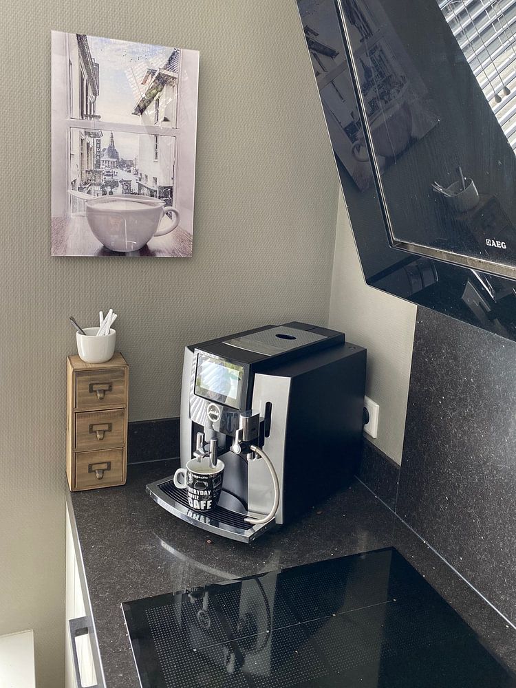 City Break Groningen - Tasse Kaffee mit Blick auf den A-Kirchturm Wanddekoration  von Elianne van Turennout 