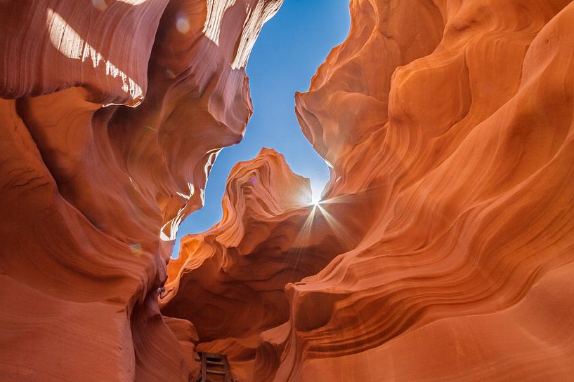 Zon schijnt in de Antelope Canyon van Easycopters