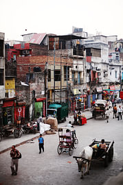 Straßenszene in Neu Delhi, Indien von Simon Koy