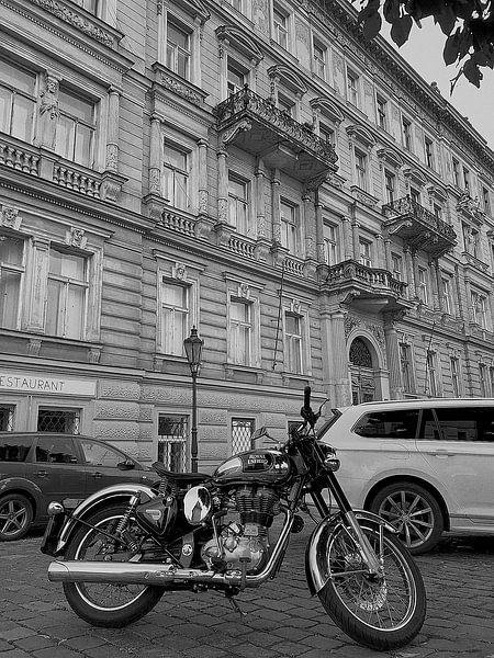 Motorrad in Prag von Denisa Hogendijk