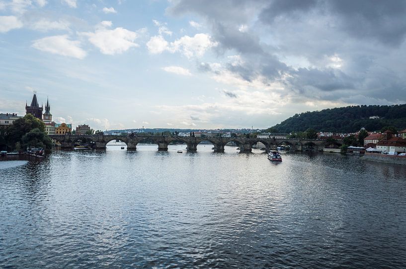 Karlsbrücke in Prag mit Sturm von Melvin Fotografie