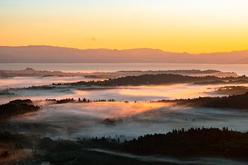 Sonnenaufgang über Korfu vom Kaiser William II Observatory von Leo Schindzielorz