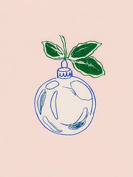 Minimalistische illustratie van kerstbal met groene bladeren op pastelroze achtergrond