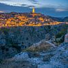 Blick über die Schlucht nach Matera bei Nacht von t.ART