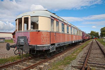 Oude wagon van de Deutsche Reichsbahn in de wetenschapshaven van Maagdenburg van t.ART