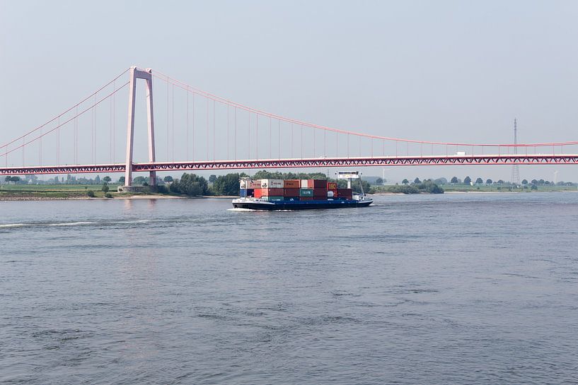 Vrachtschip op de Rijn van Jaap Mulder