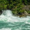 Spritzendes Wasser der Sprudelnde Stromschnellen des Niagara River von LuCreator