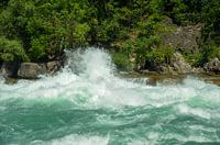 Spattend water van de bruisende stroomversnellingen van de Niagara rivier