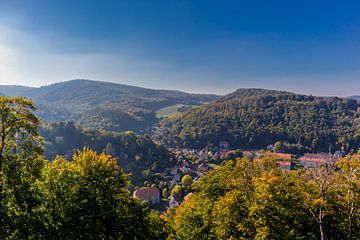 Les ruines du château de Scharfenburg en robe d'automne sur Oliver Hlavaty