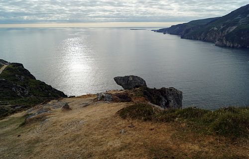 Zonsondergang bij de Slieve League kliffen in Ierland