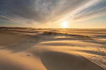 Coucher de soleil sur la plage de Zeeland sur Peter Haastrecht, van