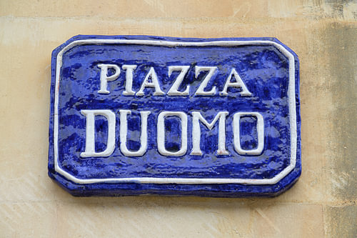 Panneau de signalisation de style rétro « Piazza Duomo »