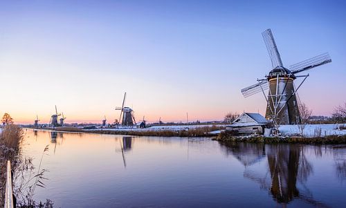 Winterse zonsopkomst in Kinderdijk van iPics Photography