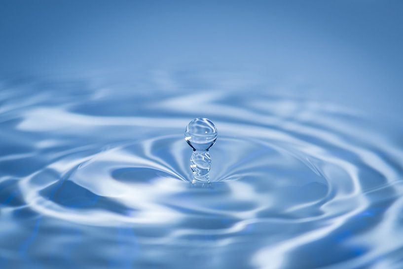 water drop by Henk Verheyen