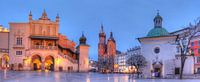 St. Mary's Church en Krakau Lakenhallen in de schemering, Krakau, Polen, Europa... van Torsten Krüger thumbnail