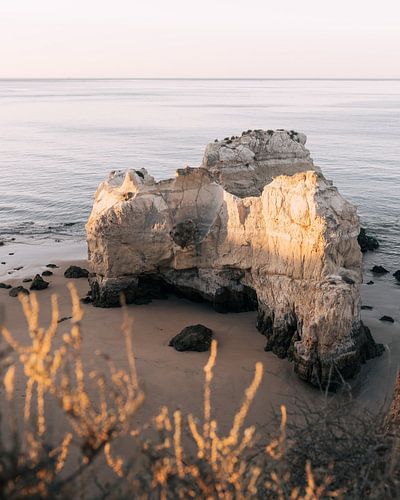 Sonnenaufgang an einer Felsformation