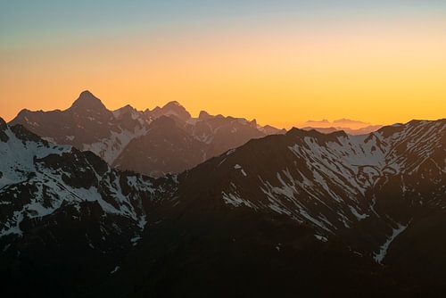 Uitzicht op de bergen en de Säntis in de avondzon