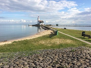 Photo couleur de la  phare "Het Paard" sur le côté est de l'île Marken en Hollande du Nord sur Hans Post