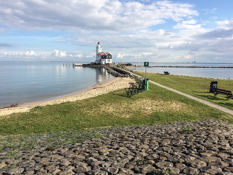 Photo couleur de la  phare &quot;Het Paard&quot; sur le côté est de l'île Marken en Hollande du Nord par Hans Post