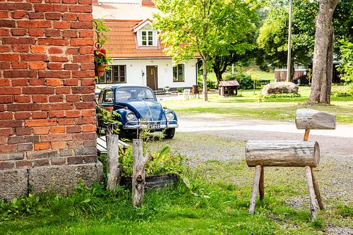 oude blauwe kever op het terrein van Stromfors in finland