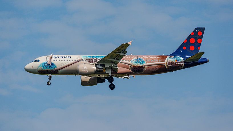 Brussels Airlines Airbus A320 with Atomium livery. by Jaap van den Berg