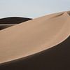 In de schaduw van een zandduin in de woestijn | Iran van Photolovers reisfotografie
