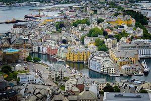 De kleurrijke Art Nouveau stad Ålesund van iPics Photography