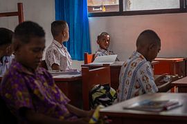 Schulkinder auf der Insel Arborek, Indonesien von Travel Tips and Stories
