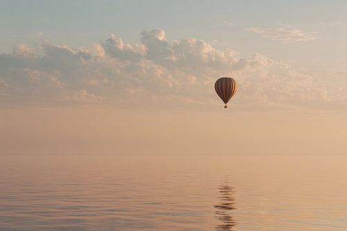 Montgolfière au coucher du soleil