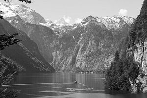 Schifffahrt auf dem Königssee im Berchtesgadener Land (Schwarz-Weiß)