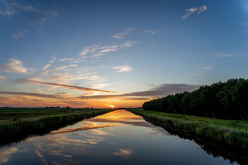 Een kanaal met mooie reflectie