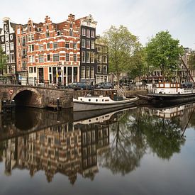 Gracht und alte Häuser in Jordaan, Amsterdam, Niederlande. von Lorena Cirstea
