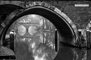 Zicht op de Hamburgerbrug en Weesbrug in Utrecht (zwartwit) van André Blom Fotografie Utrecht
