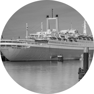 SS Rotterdam in zwartwit van Ilya Korzelius