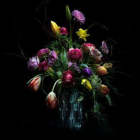 Vase mit Frühlingsblumen. von Marion Lemmen