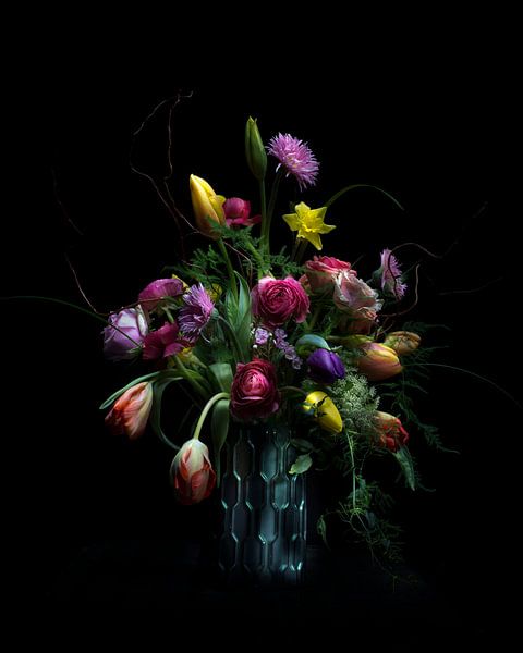 Vaas met lentebloemen. van Marion Lemmen