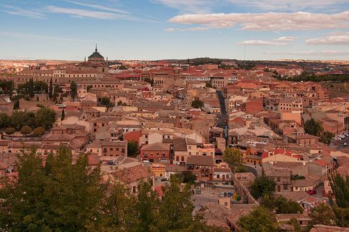 Rode daken van huizen in Toledo, Madrid, Spanje