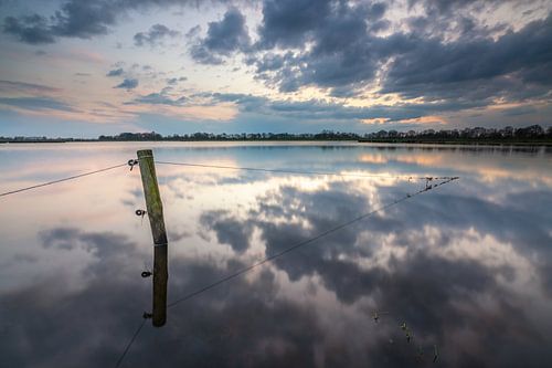 Reflectie tijdens zonsondergang om het Marumerlage