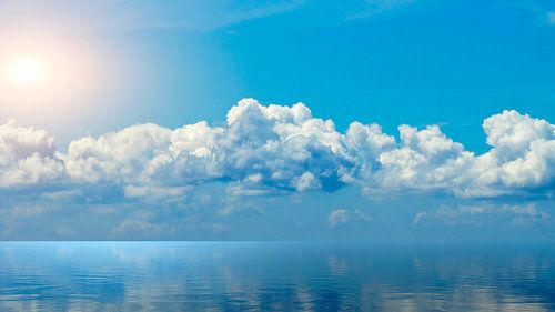 Horizon of the sea at sunset