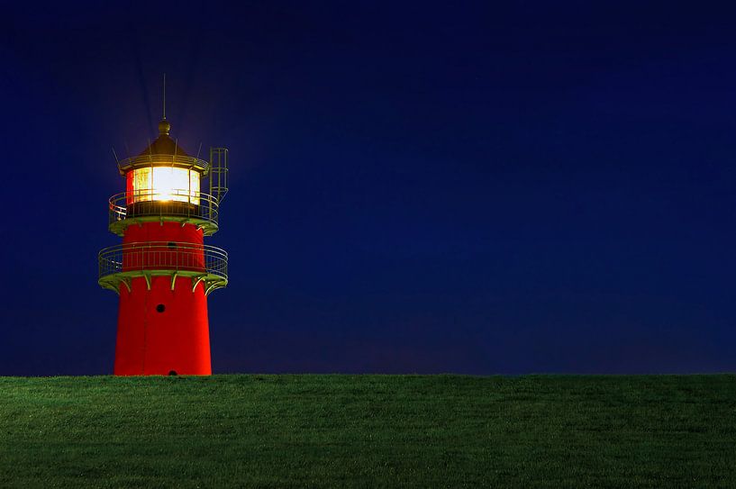 Lighthouse behind the dike by Frank Herrmann