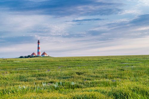 Gezicht op de vuurtoren van Westerheversand in het noorden