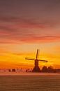 De broekmolen in de vroege mistige ochtend voor zonsopkomst van Rob Saly thumbnail