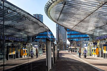 Treinstation Blaak in Rotterdam. Ook wel De Putdeksel genaamd. van Rick Van der Poorten