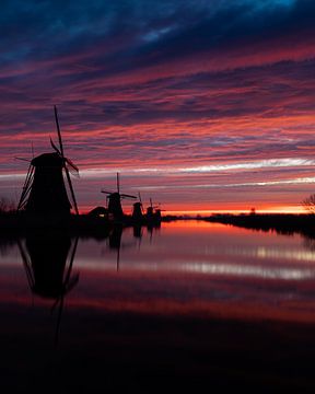 5 hintereinander - Kinderdijk-Windmühlen von Kevin Ratsma