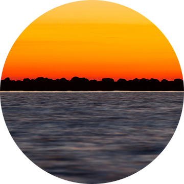 Natuur | Zonsondergang aan het IJsselmeer - Enkhuizen van Servan Ott