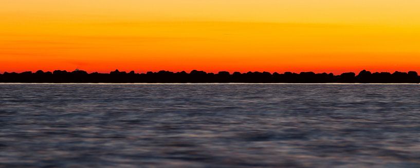 Natuur | Zonsondergang aan het IJsselmeer - Enkhuizen van Servan Ott