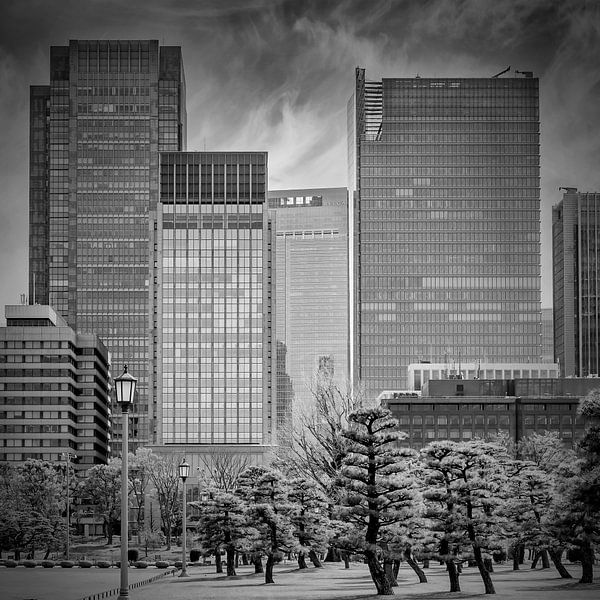 Opvallende Ginza skyline Tokio - monochroom van Melanie Viola