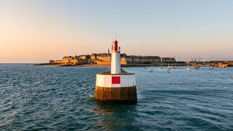 Wächter der ummauerten Stadt, Feu du môle de Saint-Malo von Piermarco Raimondo