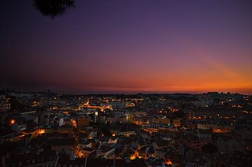 Avond uitzicht in Lissabon van Charley Aimée