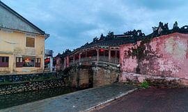 Hội An: Japanse brug by Maarten Verhees